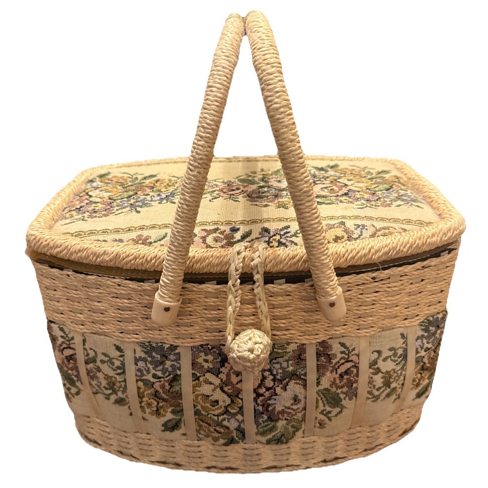 Vintage Floral Sewing‎ Basket – Made in Taiwan – Woven Straw with Satin Interior
